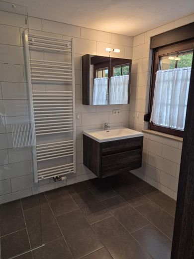 Bad 1 mit Möbel, Dusche, WC