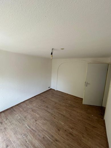 Zimmer OG zur Strasse