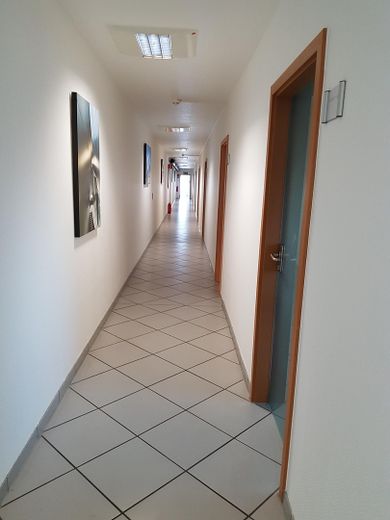 Kleine Bürofläche, Homeoffice-Ersatz sofort verfügbar – Gang