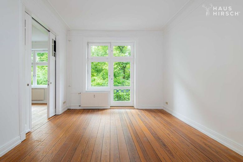 Seltene Gelegenheit: Altbauperle im Falkenried! – Wohnzimmer