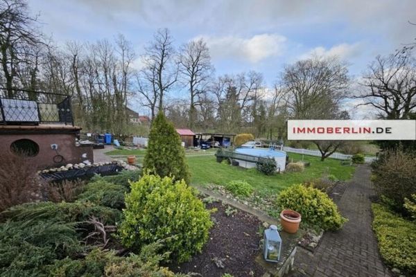 IMMOBERLIN.DE - Kırsal konumda geniş arsaya sahip güzel müstakil ev