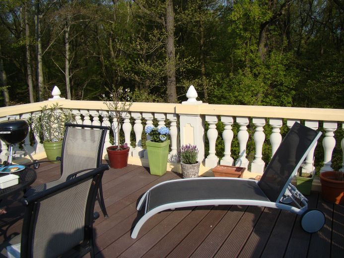 Exklusiv DG-Penthouse JAGDSCHLOSS 20km von L-Bhf 210m², 40m² Dachterrasse, Park, See, 2 Bäder – Dachterrasse