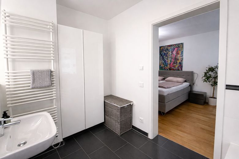 Amueblado: moderno apartamento de 4 habitaciones en los Welfenhöfen (limitado a dos años) – Bad en suite_3