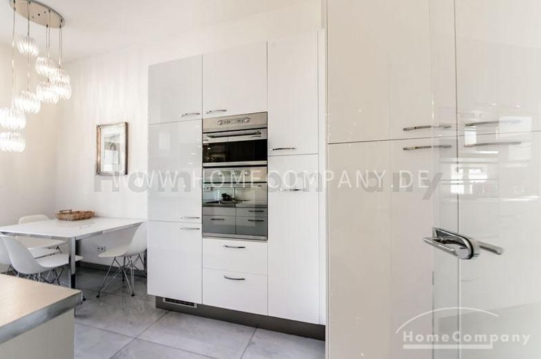 Schöne, hochwertige möblierte 4-Zimmer-Altbauwohnung mit Balkon in Schwabing – a17c16f602f1c83365ac5900bf941a0dfbc268de.jpg