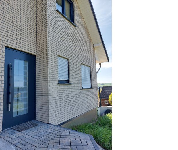 Haus außen Eingang WE 1