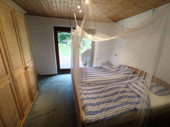 One Roof – Two Self-Contained Houses – Schlafzimmer Haus 1