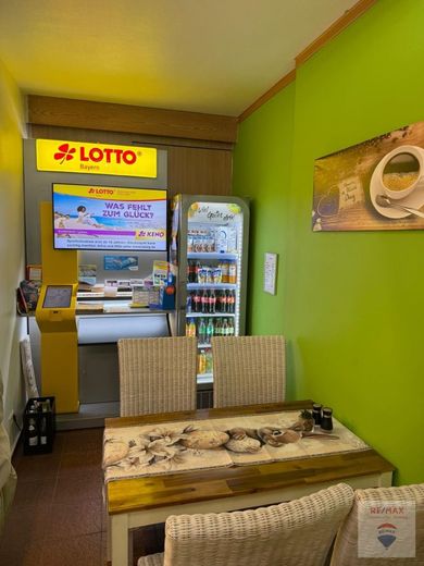 Attraktive Gewerbefläche mit Verkaufsraum in verkehrsgünstiger Lage – Cafebereich mit Lotto