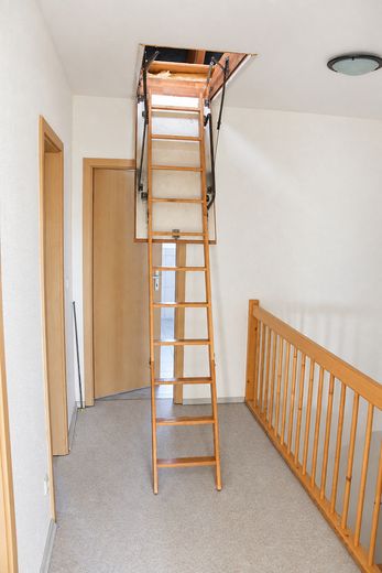 Reihenhaus in Bestlage - provisionsfrei – Treppe zum Boden