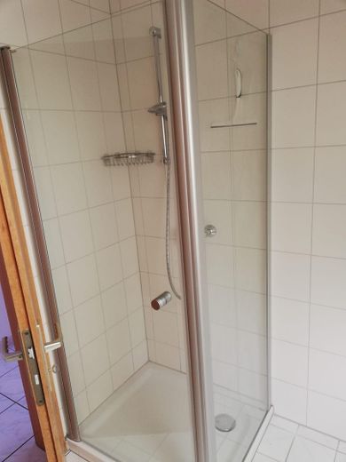 Gepflegte 5-Zimmer-Wohnung zum Verkauf – Dusche