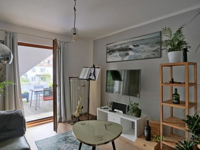 (EF1063_M) Kassel-Stadt: Kirchditmold, preiswerte möblierte Dachgeschosswohnung mit Balkon in ruhiger Randlage – Foto 1