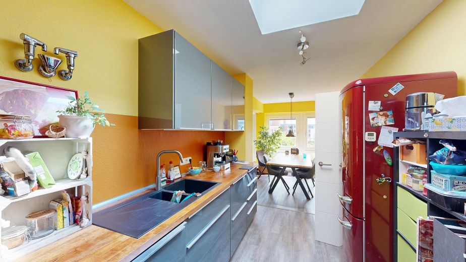 Lichtdurchflutete 4-Zimmer-Wohnung mit 138 m², inkl. Tiefgarage und Balkon in Hamburg-Bergedorf – Küche/Essbereich