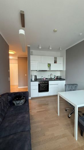 provisionsfreie 2 Zimmer Wohnung in Living 108, sofort bezugfrei, Aufzug, Sportraum, Dachterrasse – Wohnküche
