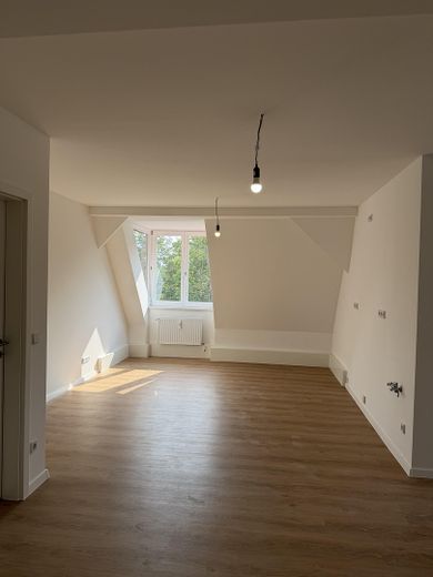 Wohnen im Denkmal – frisch sanierte 115-m²-Dachgeschosswohnung mit großem Wohnbereich – Foto 13