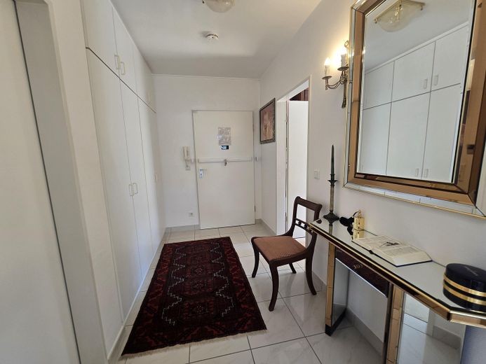 Appartement lumineux de 2 pièces à l’étage avec grand balcon et place de parking en sous-sol – Photo 5