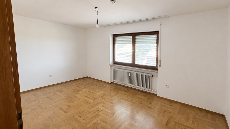 Wohnen mit Weitblick: Großzügige 5-Zimmer-Wohnung mit großem Balkon und Gartennutzung in Illingen – Foto 7
