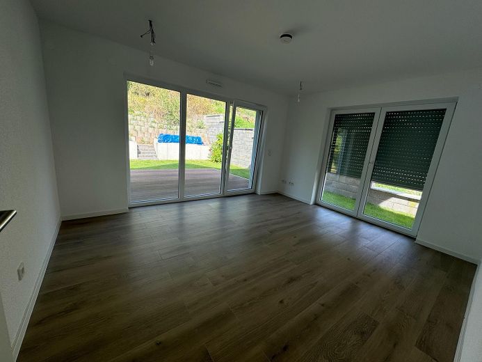 Hochparterre 3 Zimmer Wohnung, mit Garten, Terrasse, Balkon, Smarthome, Glasfaser – Schlafzimmer