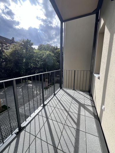 Piso de época reformado con materiales de alta calidad, a estrenar, con balcón y plaza de aparcamiento – Balkon