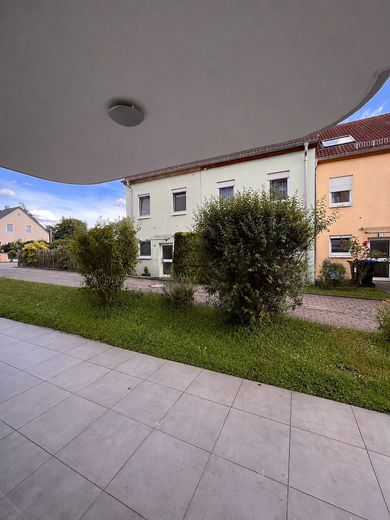 Mieszkanie 2-pokojowe z zabudowaną kuchnią i tarasem w sercu Weinböhli – Terrasse