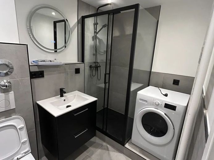 Komfortables WG-Zimmer für Studierende oder Berufstätige / Waldschulstraße 54, München / Zi.4 – Badezimmer