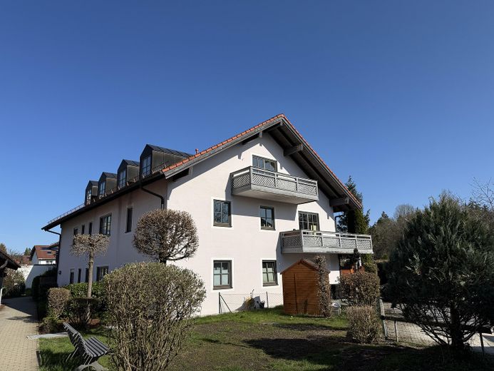 Außenansicht mit Balkon