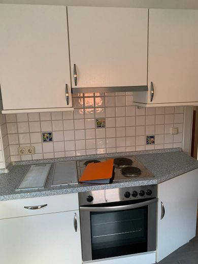Zweifamilienhaus mit Werkstatt in zentraler Lage. – OG Küche
