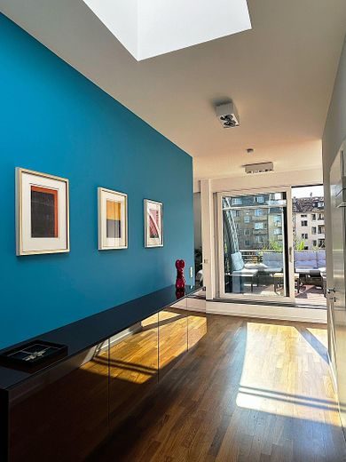 Penthouse exclusif dans le quartier belge – Un logement meublé avec style, calme et lumière – Flur
