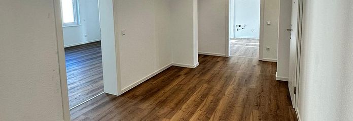 السكن الأول بعد تجديد شامل – 133 م² | 3,5 غرف | موقع ممتاز في كايزرڤال – Flur
