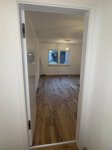 Mahlsdorf’ta 2026’da yeni inşaat | 3 odalı daire | 73 m2 | Akıllı Ev | Fotovoltaik ve ısı pompası | Yüksek giriş katı – Wohnzimmer
