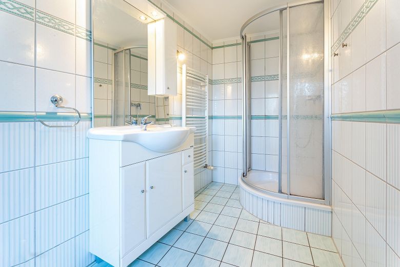 PROVISIONSFREI: Denkmal-Villa & 5 FEWOs | Rendite, Eigennutz o. Baupotenzial auf 1.203 m² – Bad Remise Wohnung 4