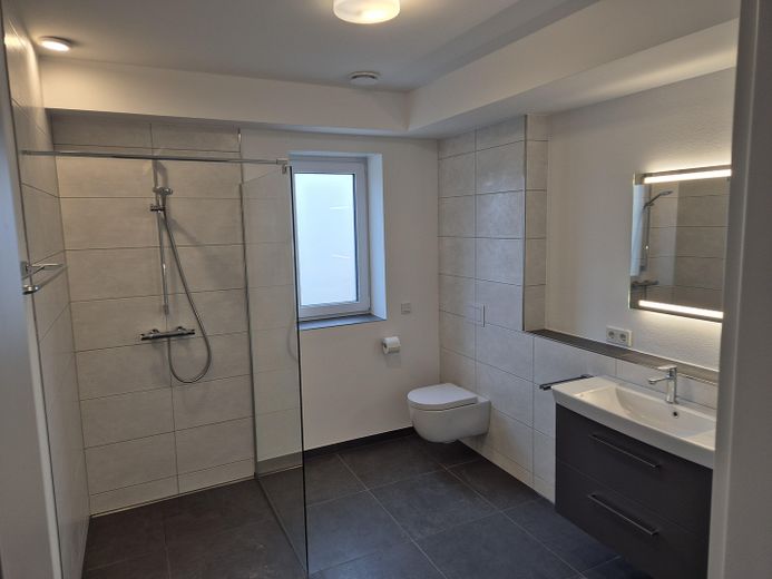 Piso de obra nueva de alta calidad en Wadern, 3zkb 120 m² EEK A+ – Bad