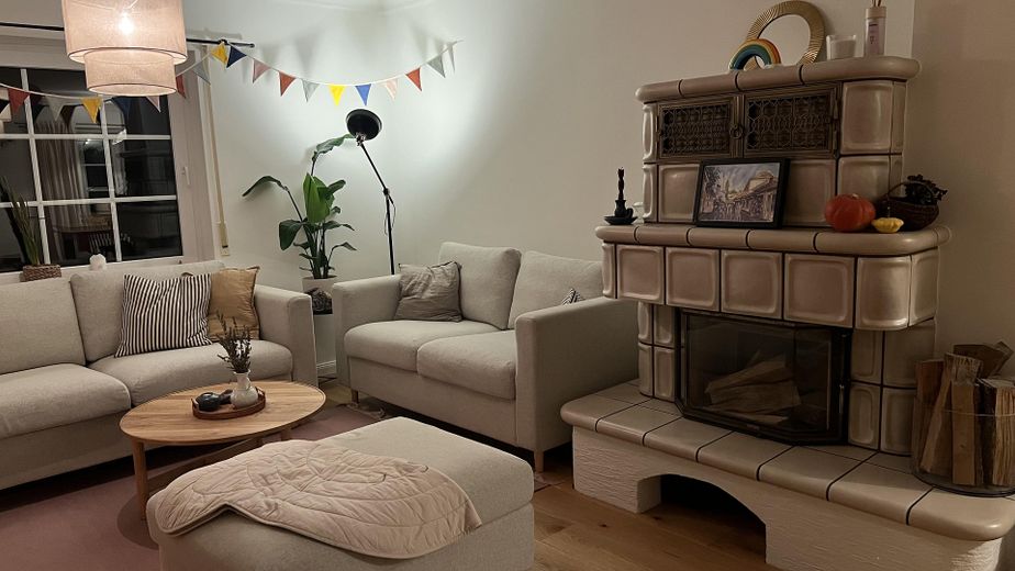 Wohnzimmer mit Kamin