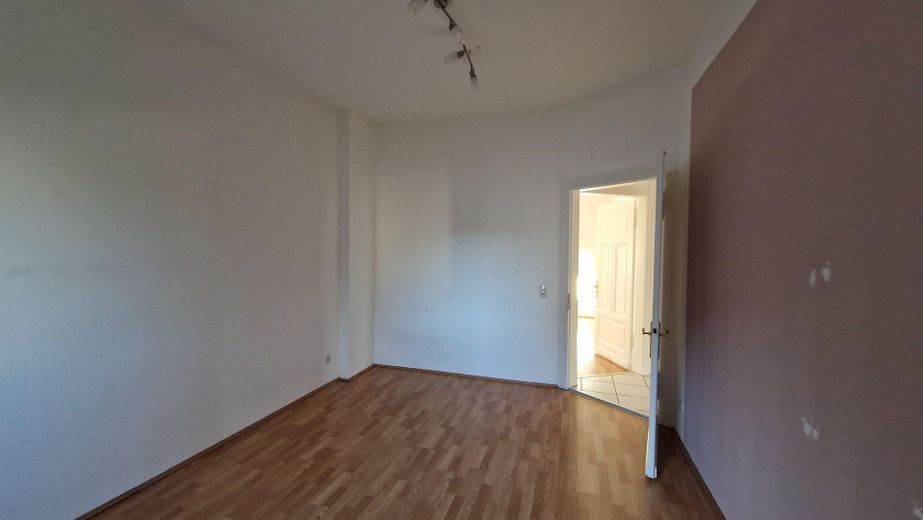 Reserviert: 3,5-Zimmer-Wohnung mit Privatgarten in Zweifamilienhaus, sanierter Altbau – Schlafzimmer