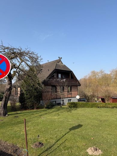Mehrfamilienhaus/ Generationenhaus mit großem Grundstück – Seitenansicht