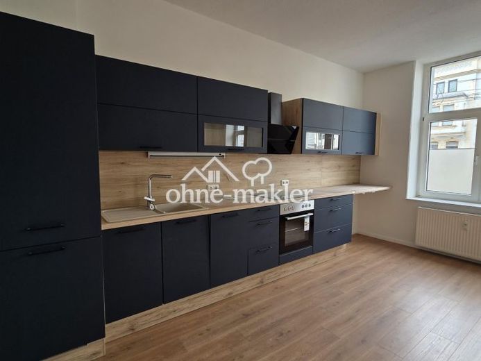 Ampio appartamento di 2 locali, cucina componibile, ampio bagno con doccia e vasca, molto luminoso – Foto 1