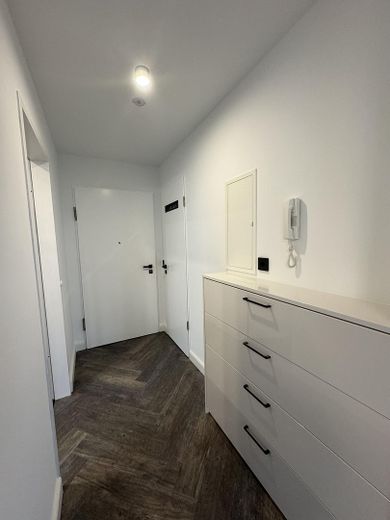 Apartamento de 1 habitación con terraza y cocina equipada en el centro de Cottbus – Flur