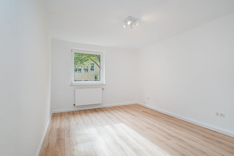 Provisionsfrei vom Eigentümer – renovierte 3-Zimmer-Wohnung mit neuer Küche – Zimmeransicht