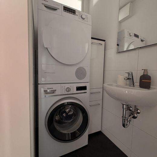 …mit Waschmaschine/-Trockner