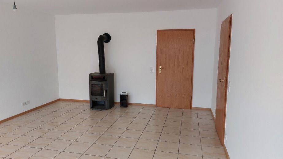 DHH in sehr ruhiger Lage - Erstbezug nach Komplettsanierung – Wohnzimmer