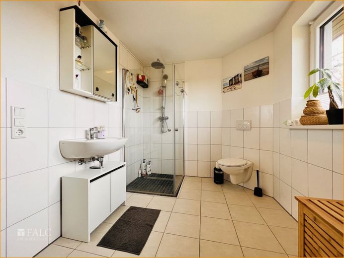 ***Zweifamilienhaus in ruhiger Ortslage*** – Badezimmer WE I OG