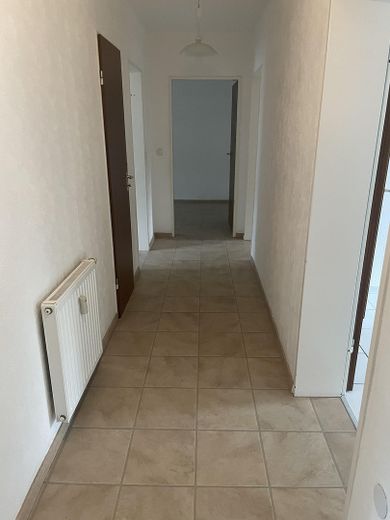 Appartamento di 3 locali con balcone in posizione tranquilla – Flur