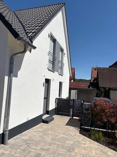 3,5 Zimmer DG- ETW im neuw. 2-FH, 91220 Schnaittach  EB 11/23 incl. Gartenanteil/Garage uvm. – Südseite