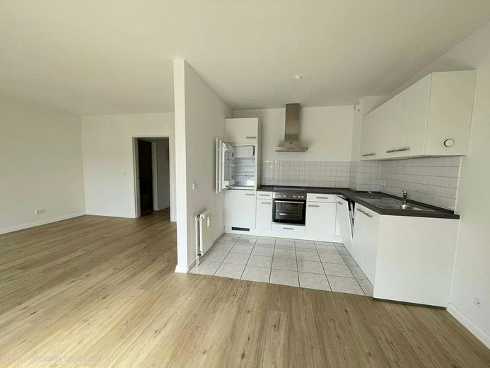 De particulier : appartement moderne, libre, très bien entretenu, de 2 pièces, en copropriété sur 2 niveaux, dernier étage à Marienthal – Photo 4