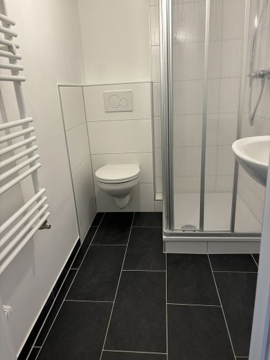 Büro/Apartment in Kaiserswerth, Zweitbezug nach Kernsanierung, Terrasse – Bad