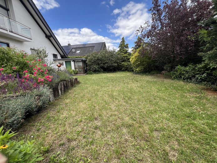 Hell und großzügig geschnitten - Freistehendes Einfamilienhaus mit Garten und Kamin – Foto 22