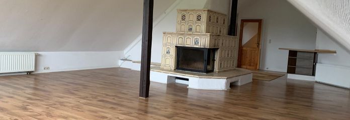Wohnzimmer mit Kamin
