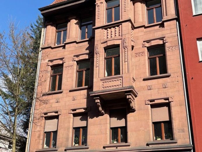 Gepflegte 4-ZKB Altbauwohnung mit Balkon im Regierungsviertel – Foto 1