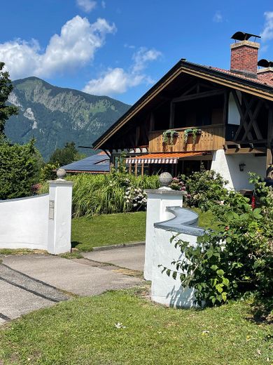 Alpin-Haus im Chiemgau: 44 Nächte jährlich, Sauna & Bergblick – Hausansicht