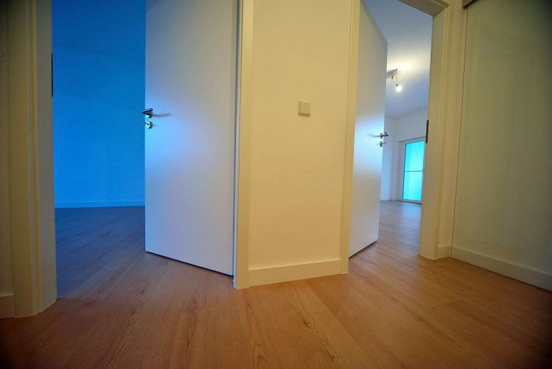 Helle Wohnung in Alt-Hohenschönhausen, 2 Zimmer, Einbauküche, Loggia – Flur