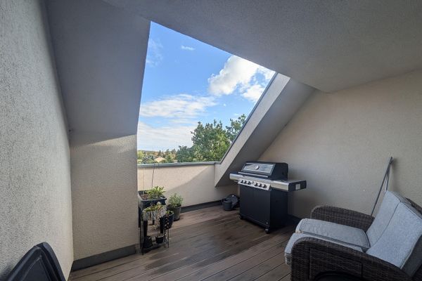 Dachgeschosswohnung mit Loggia | Einbauküche | Seenähe | bezugsfrei | provisionsfrei