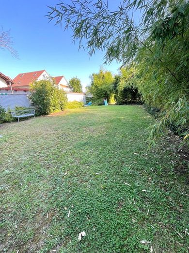 Helles Appartement mit Stellplatz und Einbauküche – Garten